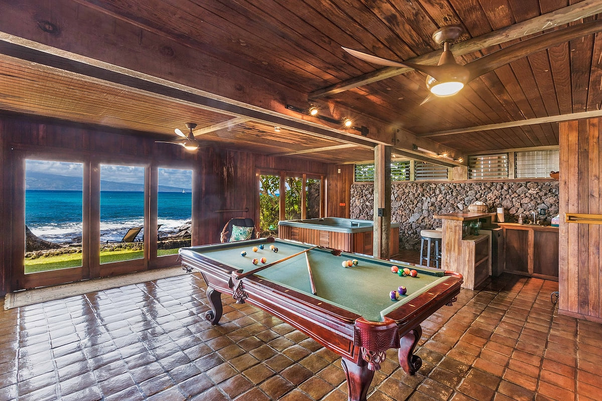 Regulation size pool table and 4 person jacuuzi tub are found in the downstairs living area. The views are equally as impressive as the upstairs.