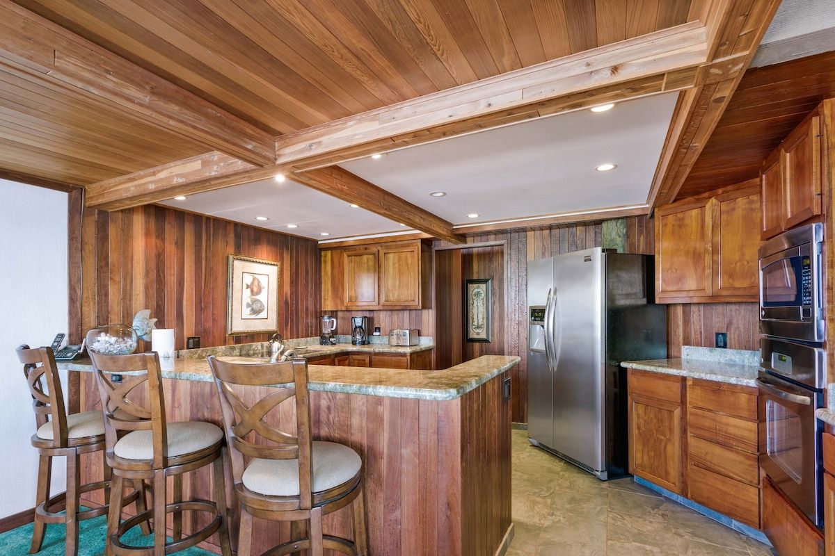 Bar seating is perfect for talking story between the dining area and the kitchen while meals are being prepped.