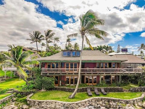 Oceanfront Turtle Cove Maui Pole House Estate image 1