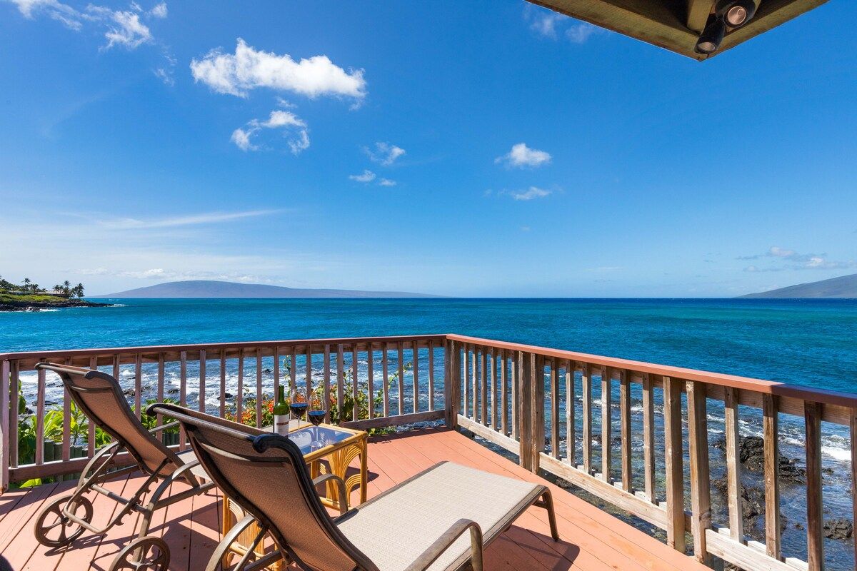The view looking south towards Lanai island and the Auau channel. Experience to die for year round sunsets fluctuating back and forth between Lanai and Molokai island. In the winter, the sun sets over Lanai and in the winter, over Molokai.