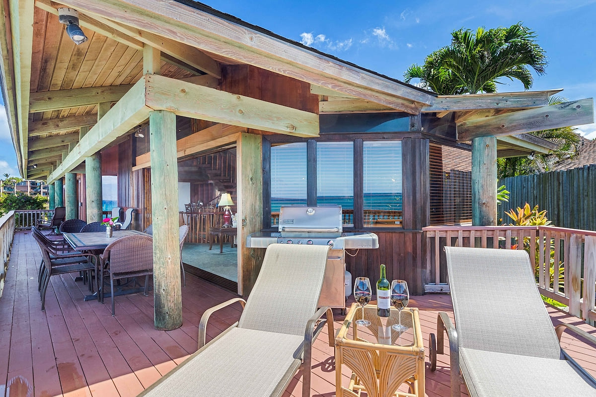 Grill...check. Drinks...check....The entire family....check. Paradise found...check. Papaua Paradise proudly offered by Hawaii Life Vacations.