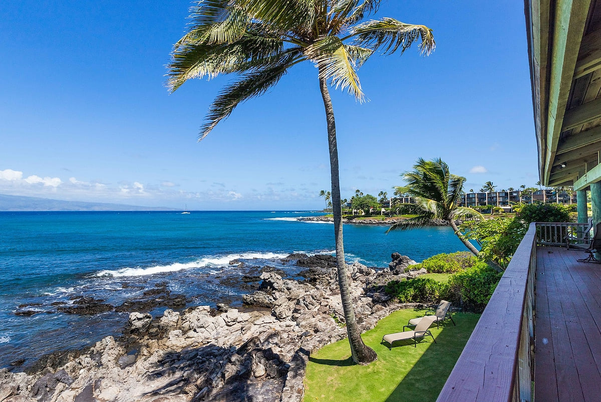 Year round sunsets, whale watching, world class surfing, two stunning Hawaiian island silhouettes, Papaua Paradise is home to what is truly the most exceptional oceanfront experience one could desire.