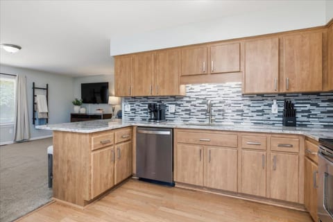 Modern Duplex Unit - Fenced Yard Central to All image 3