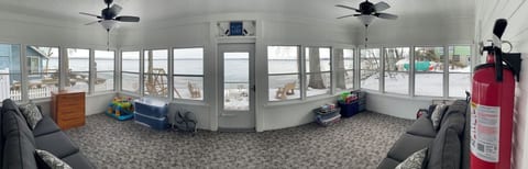 NEW 2026 Lakefront 8 bdrm 5 bath priv dock. Sleeps 23 +. Best view on the lake!