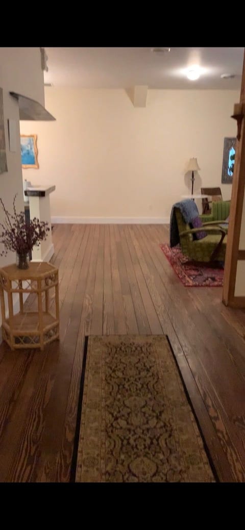 CrestonBC 2-bedroom Vacation Rental in Town image 2