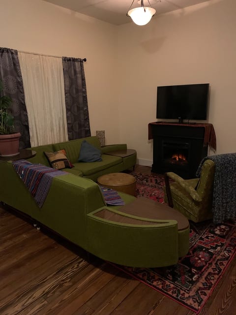 CrestonBC 2-bedroom Vacation Rental in Town image 3