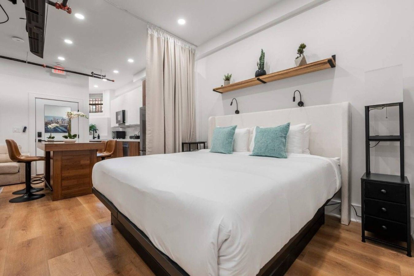 The Urban Hideout Loft: Sleeps 4 | Private Entrance