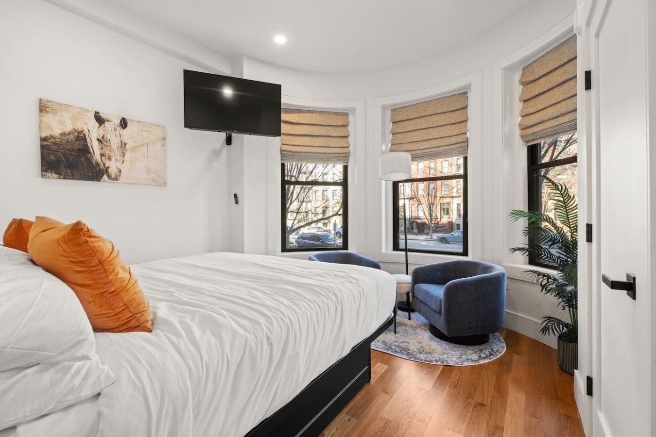 Front Row City Views: 1BR Suite with King Bed | Suite 3