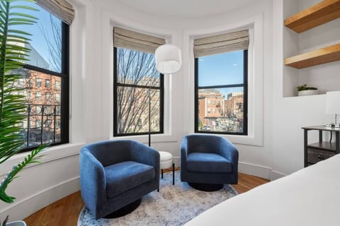 Fantastic City View Seating from the large bay windows