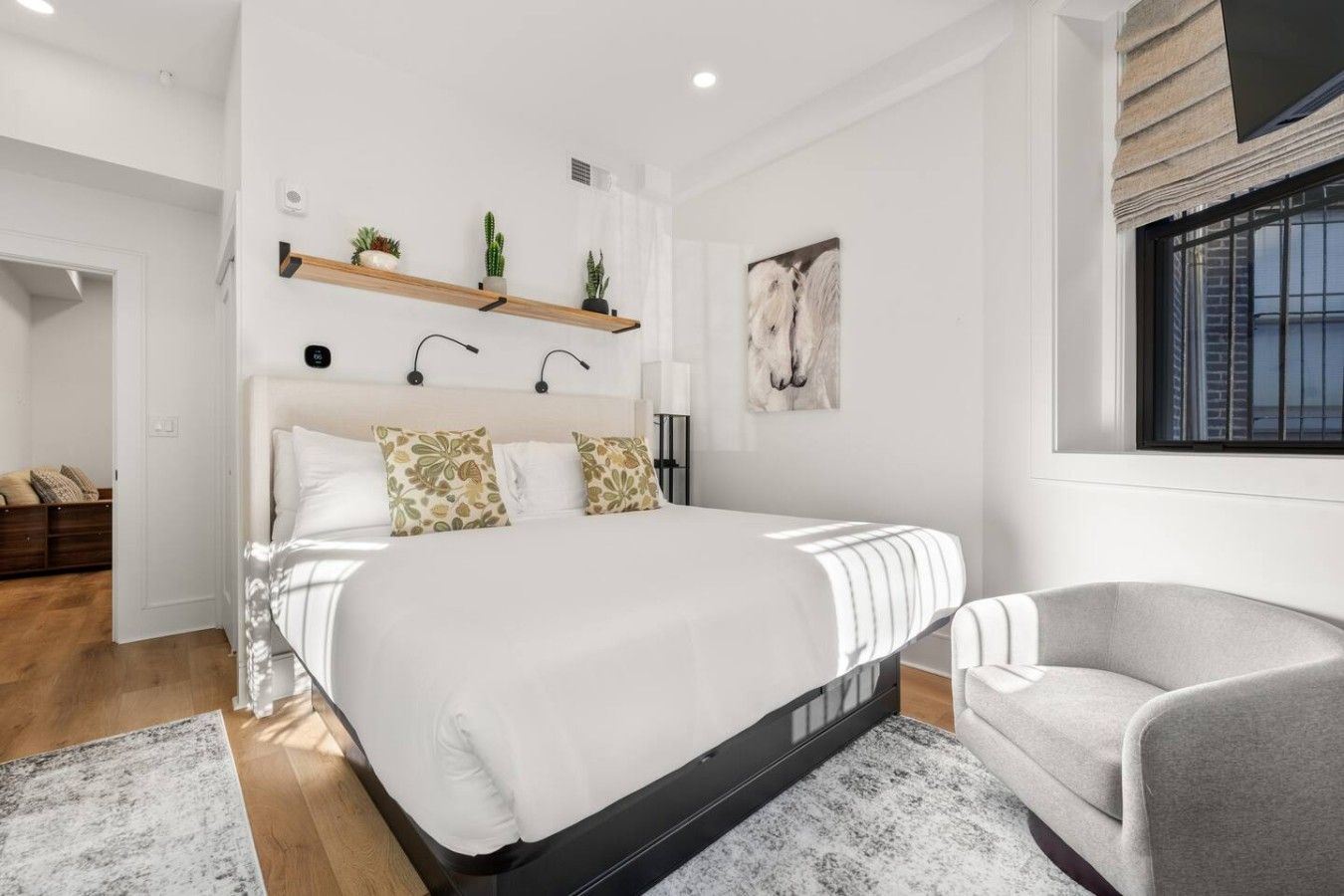 Luxury 1BR: Sleek Kitchen + City Charm | Suite 2