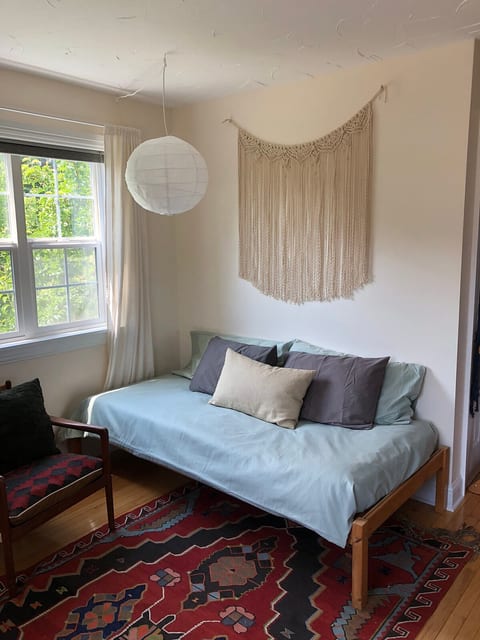 ForestFarmStay • Light Filled Suite w/ Luxury Tub
