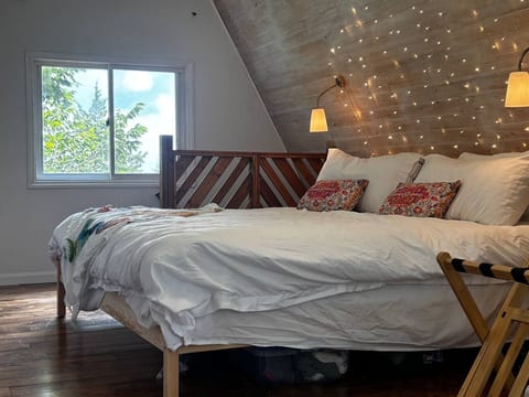 Lucky A Getaway: A-Frame, Lake Views, Hot Tub, Ark