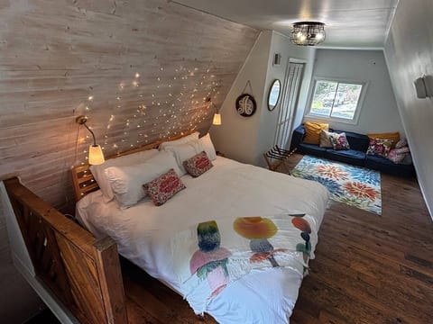 Lucky A Getaway: A-Frame, Lake Views, Hot Tub, Ark