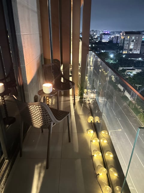 Modern Cozy Cute Studio Airport West!