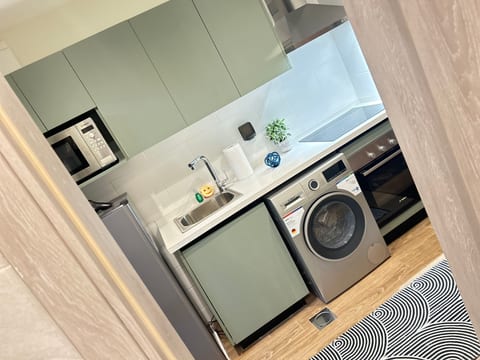 Modern Cozy Cute Studio Airport West!