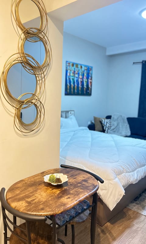 Modern Cozy Cute Studio Airport West!