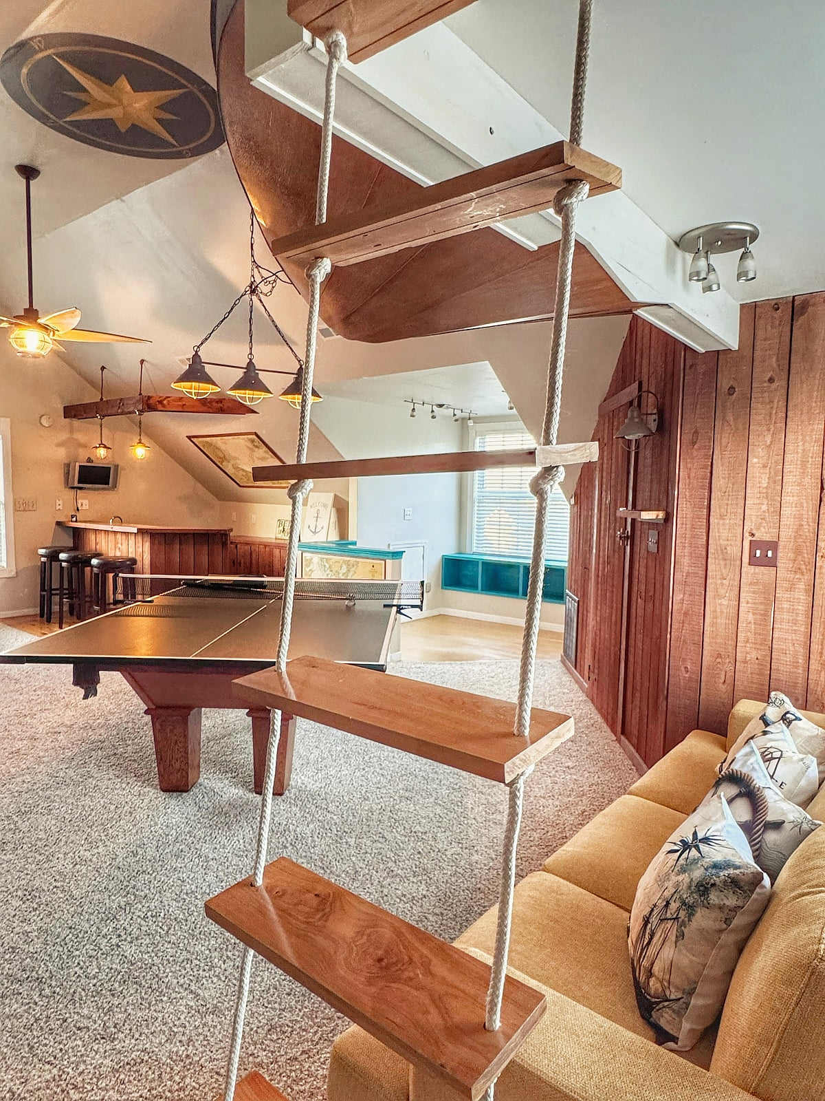 Cozy n’ Stylish Home, 5-mins walk from the beach!