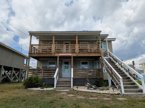 Sandy Sea Star— Entire House—Steps from the beach!