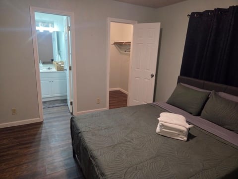 The Yellow Door - Room #7