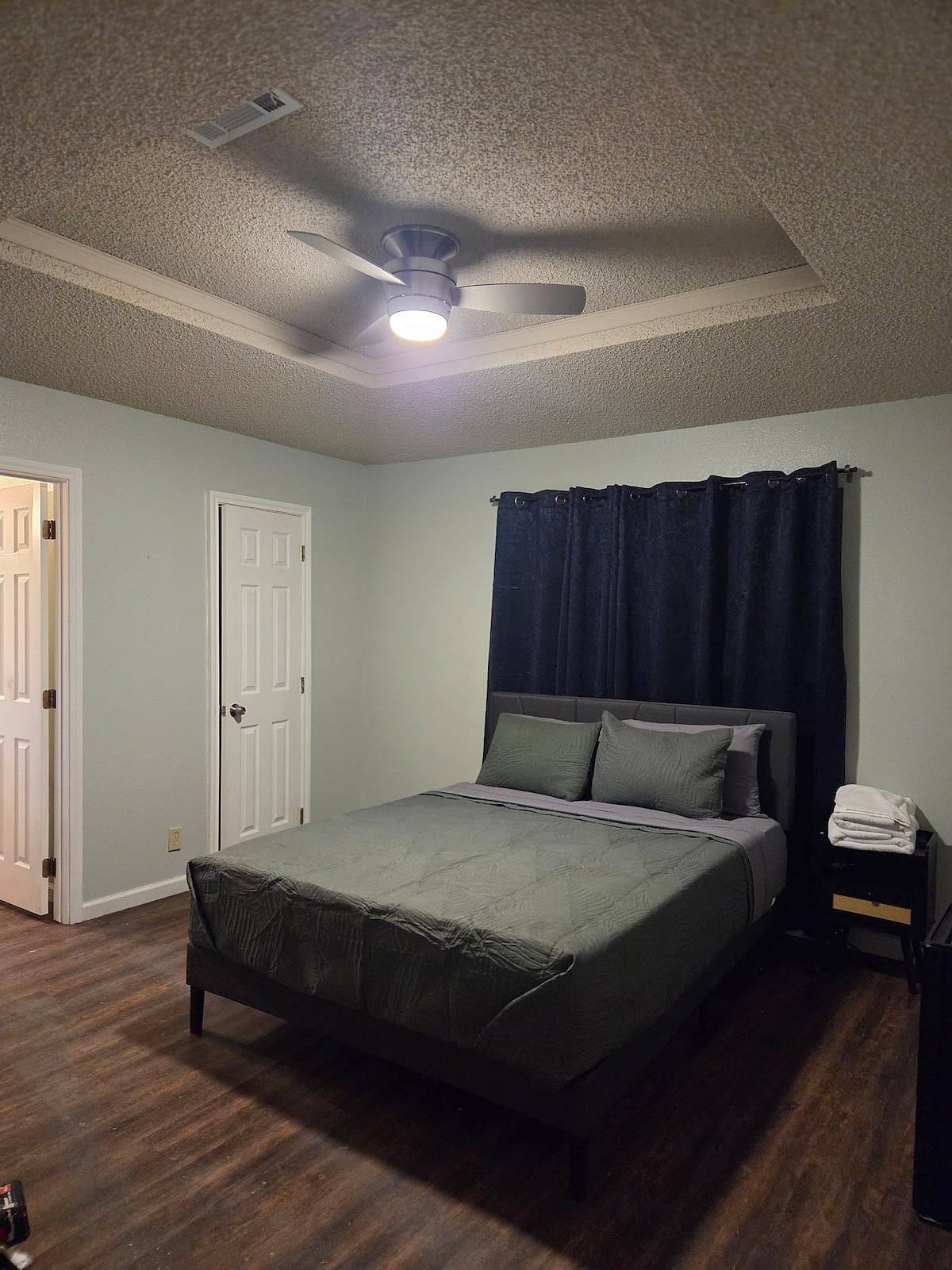 The Yellow Door - Room #7
