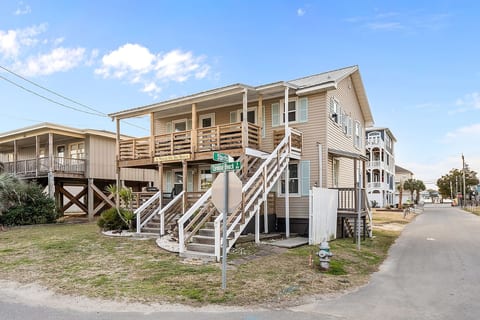 Sandy Sea Star | The Lookout—Steps from the beach!