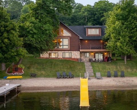 Large Luxury Log Home, Sandy Beach, Pontoon, Sauna