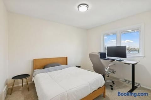 Modern, Peaceful Home w Hot Tub Near Medicine Lake