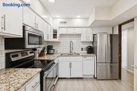 Modern, Peaceful Home w Hot Tub Near Medicine Lake