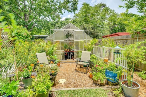 Tropical Garden | Fenced-In Backyard