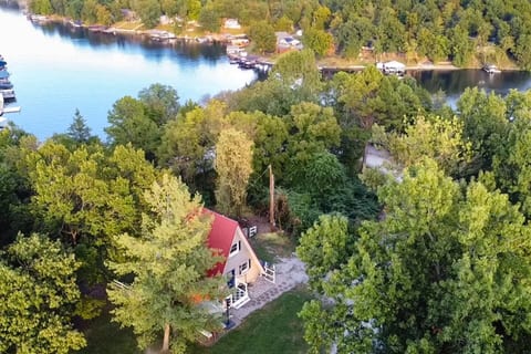 Lucky A Getaway: A-Frame, Lake Views, Hot Tub, Ark