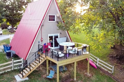 Lucky A Getaway: A-Frame, Lake Views, Hot Tub, Ark