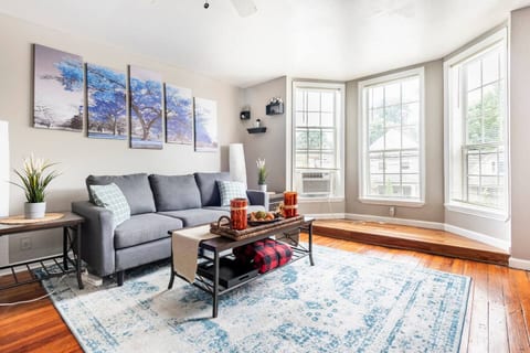 Spacious 2-Bd Flat near Local Gems