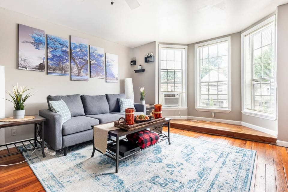 Spacious 2-Bd Flat near Local Gems - Louisville