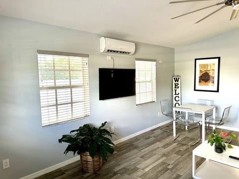 Cozy Home Historic Zephyrhills