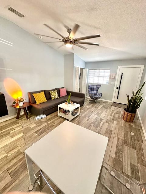 Cozy Home Historic Zephyrhills