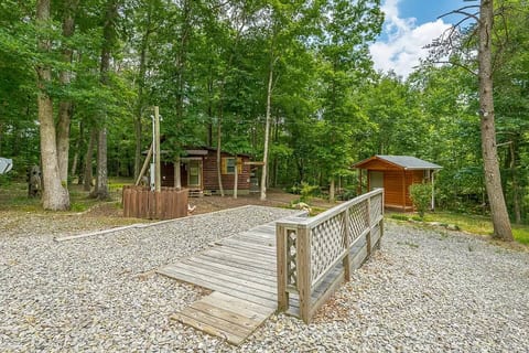 Cabin with lofted bedroom: smart tv & queen bed. Full bathroom, kitchen, living room: pullout queen sofa, smart tv. Full RV hookups in front of the cabin w/a deck for the RV, 8 acres of private wooded area, outdoor furniture, front porch with swing