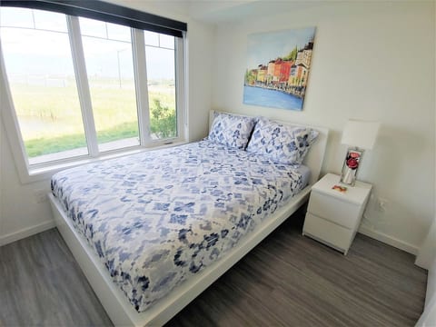 Bedroom 1 with lakeview