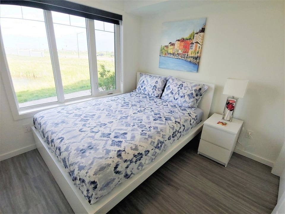 Bedroom 1 with lakeview