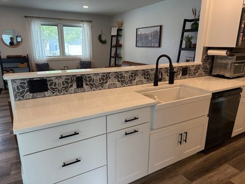 Stylish Kitchen with Modern Finishes
