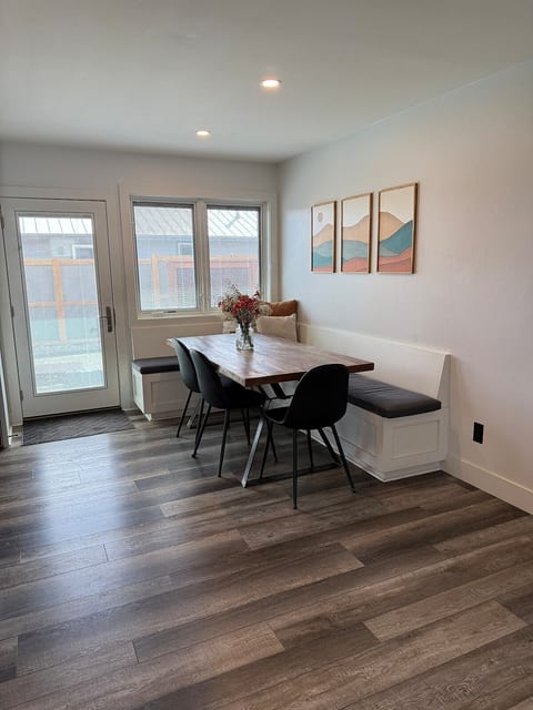 Bright and Inviting Dining Space