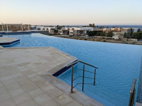 Sea View 2 BR Villa w Terrace, Beach & Pool Access image 5