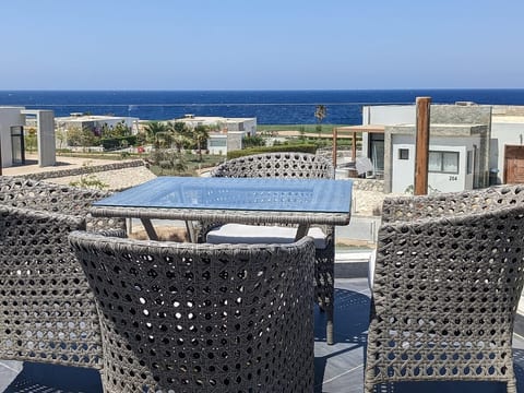 Breezy 11m terrace with sea view