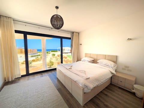 Sea View 2 BR Villa w Terrace, Beach & Pool Access image 3