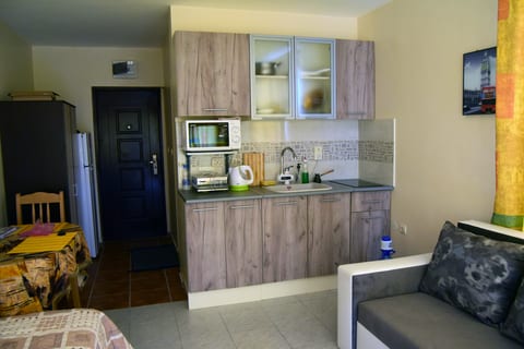 Cozy Rusalka Studio - Walk to Beach & Marina