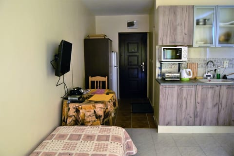 Cozy Rusalka Studio - Walk to Beach & Marina