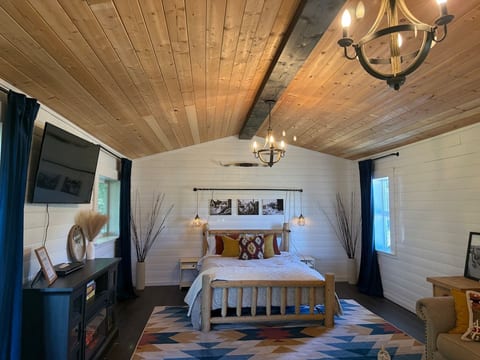 Willow Pond Cabin image 1