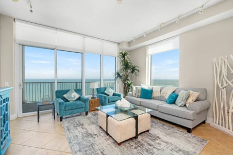Beachfront Beauty with Amazing Views & Resort Pool