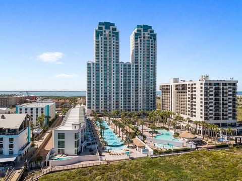 Beachfront Beauty with Amazing Views & Resort Pool