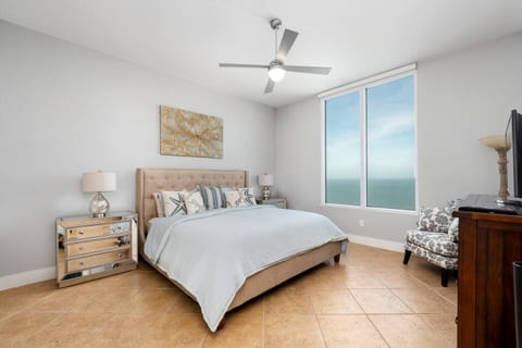 Beachfront Beauty with Amazing Views & Resort Pool