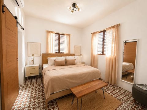 Casa Oliver 1941 by the Sea, Sleeps 8